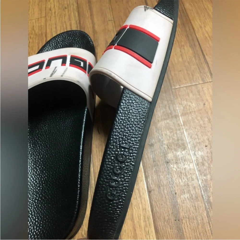 Gucci Black and White Logo Slides